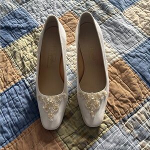 Dyables White Embellished Women's pumps